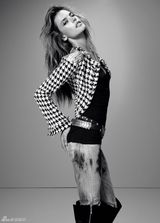 高清组图：超模亚历山大-安布罗休性感黑白写真