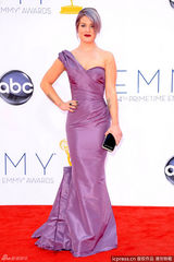 高清图：第64届艾美奖花絮 女星红毯晒胸秒杀菲林