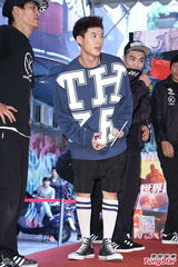 组图：敖犬尬舞宝刀未老 气喘自嘲人老变退步