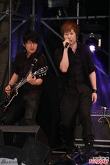 组图：五月天亮相电影首映会 台上火热献唱