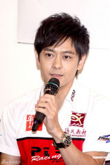 组图：林志颖将赴珠海赛车 想培养儿子当赛车手