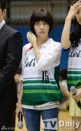 组图：WonderGirls誉恩等亮相篮球慈善赛