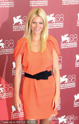 组图：格温妮丝·帕特洛亮相《传染病》记者会 