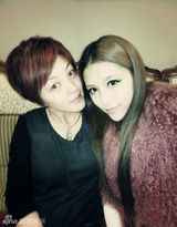 组图：谢雨欣大女儿美艳性感 母女似姐妹