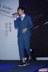 组图：林俊杰发布新专辑 秀棒球阳光帅气