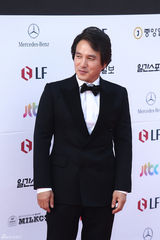 独家高清：又是一年百想红毯 众星云集争奇斗艳