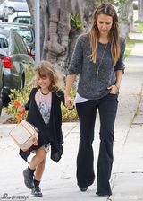 策划：情侣装Out！看明星亲子装激萌来袭