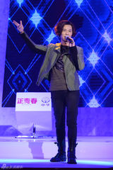 组图：李健回清华放歌 望学弟妹拥有年轻的心