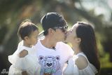 组图：贾乃亮亲吻李小璐 遭女儿小甜馨掌掴