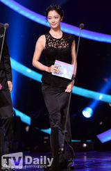 组图：胡歌金秀贤郑元畅首尔电视节同获人气奖