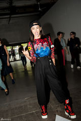 组图：张雨绮潮服现身秀场 俏皮造型玩转混搭风