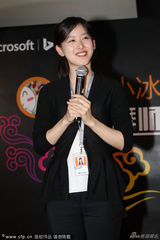 组图：奶茶妹妹纽约归来首露面 不见男友刘强东