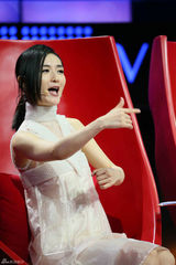 组图：谢娜自曝减肥经历 身上涂抹辣椒水