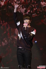 组图：许志安狂做运动引胃痛 笑言郑秀文不知情