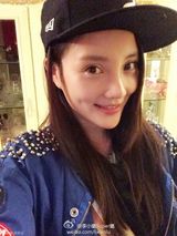 组图：李小璐潮装墨镜出门 身材窈窕被赞辣妈