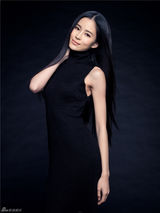 组图：温心写真优雅高贵 黑色礼服尽显纤细魅力
