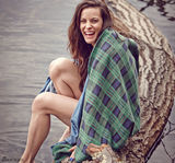 组图：丽芙-泰勒拍大片清新自然 开朗笑容明媚