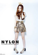 高清：郑氏姐妹登美时尚封面 展上流层高傲魅力