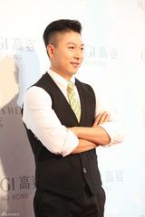 组图：何炅叶璇许茹芸等群星出席时尚盛典