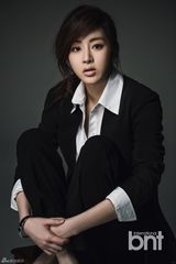 组图：韩星姜素拉拍写真 演绎清新冷艳魅惑