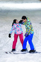 组图：柳岩灿盛(2PM)乡村支教 孙坚霏霏(miss A)体验冰雪奇缘