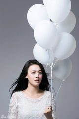 组图：马思纯时尚大片灿烂笑容 化身鬼马精灵