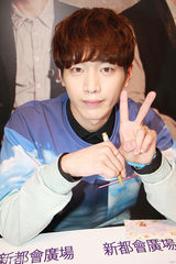 独家：徐康俊率Surprise香港会粉丝赞港女靓