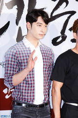 独家高清：金泰熙权相佑大咖齐捧场宋承宪新片