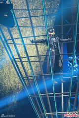 组图：林峰演唱会澳门站卖力演出 舞美绚丽