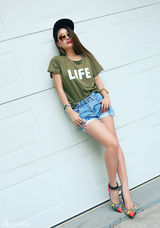 组图：孙敬媛野马战车写真 野性与甜美并存