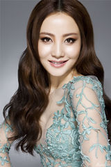 组图：陶红写真秀身材 “逆龄女神”范儿十足