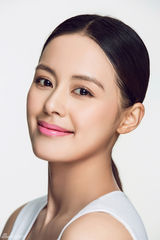 组图：王力可变身氧气女 精致妆容获追捧