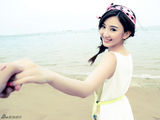 组图：毛晓彤海边写真 演绎清新恬淡逐浪女孩