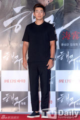 组图：JYJ金俊秀李秉宪等亮相《海雾》试映会