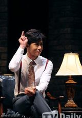 组图：吴钟赫郑尚允主演《ThePride》 为情干杯