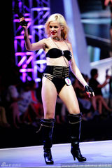 组图：2014全球比基尼赛 各国佳丽酥胸玉腿争艳