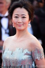 组图：贾樟柯爱妻赵涛亮相 闪亮长裙东方优雅