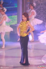 组图：港姐十强首轮问答搞笑 个性礼服展风姿