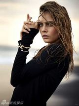 组图：超模迪瓦伊全裸拍大片 秀玉腿身材傲人