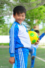 组图：足球梦萌娃乱入世界杯 神预测巴西赢两球