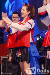 组图：韩星孙艺珍刘在石珉豪等为国足加油