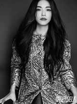 组图：姚晨登封面变身双面娇娃 精灵碰撞女王