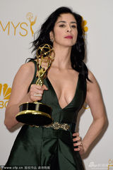 组图：萨拉-丝沃曼获得艾美奖综艺类最佳编剧