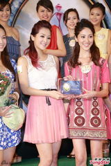 组图：候选港姐亮相辩论赛 佳丽登台秀口才