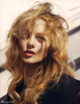 幻灯图集：凡妮莎-帕拉迪丝登封面 诠释简单女人味