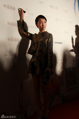 组图：李晨周冬雨等助阵某时尚活动颁奖礼