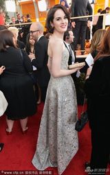 组图：金球奖红毯 《唐顿庄园》大小姐清新复古