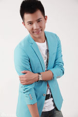 组图：歌手阳斌帅气写真 大男孩个性十足