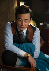 组图：导演于敏执导罗晋演戏片场逗乐