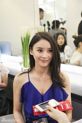 组图：群星亮相华谊之夜红毯熠熠生辉